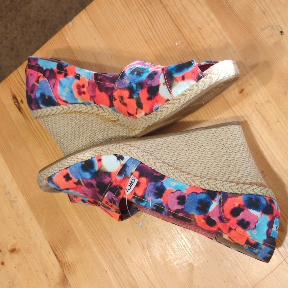 Step into Summer with Toms Oahu Espadrille: Perfect Blend of Style and Comfort - Picture 10 of 15
